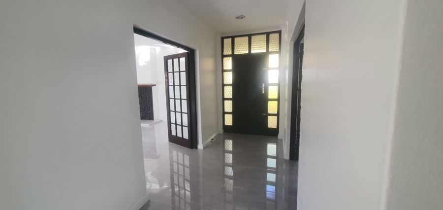 To Let 5 Bedroom Property for Rent in Constantia Western Cape